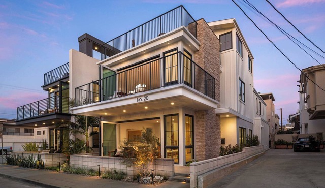 3-Story, Ocean Views, Steps to Beach, Sleeps 8