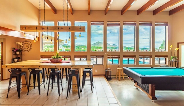 ⭐️3200ft🏊‍♂️Pool♨️Hot Tub🎱Billiards 🧳Sleeps 18 & Mtn Views🌄