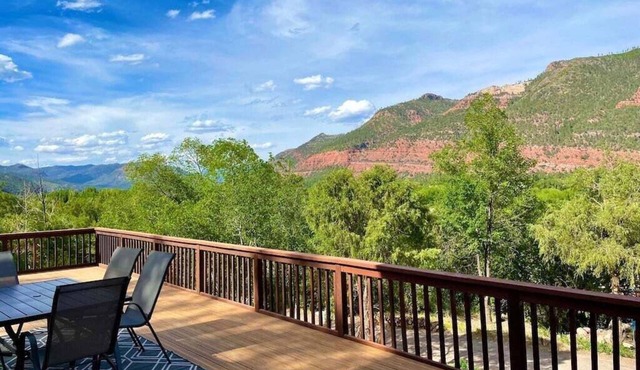 3BR Guest Home with Mountain Views, Large Deck
