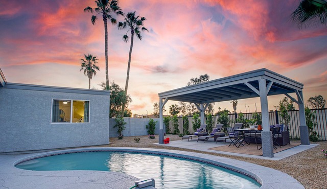 3BR w pool, near stadium, dog friendly