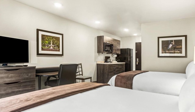 4 Accommodations in Jonesboro near Centennial Bank Stadium | Free Parking! in Jonesboro