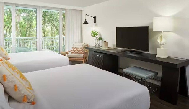 4 Relaxed Island Stay w/2 Queen Beds