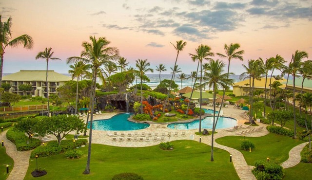 4 Star Beachfront Resort. AC. Lanai. Restaurant. Pool. Gym. Spa.