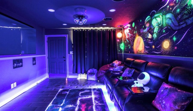 420 Friendly Movie Theater Minutes to DownTown!