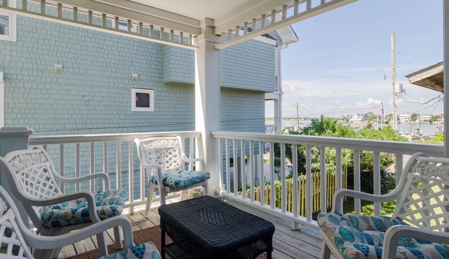 4BR Duplex w Hot Tub, Home Gym, and Sound Views!