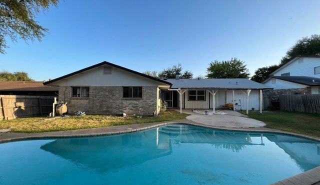 4BR Pool Home near Randolph AFB Furnished Extended Stay Wi-Fi Laundry