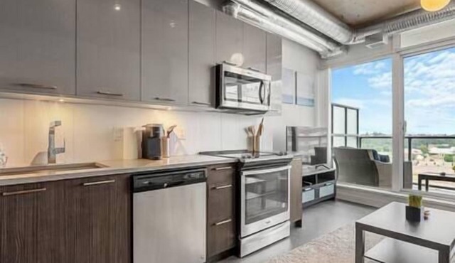 5 min walk to Stampede | 2BR |AC |Near Frt Calgary