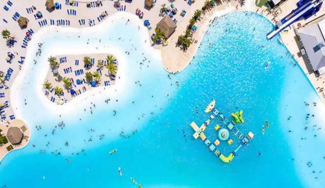 5 room TampaGolfVillas by AmericanVacationLiving
