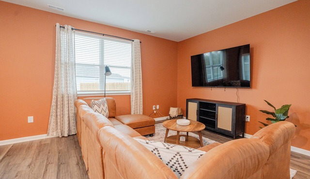 5BR/3B, Sleeps 13, Pets+, Garage - Orange