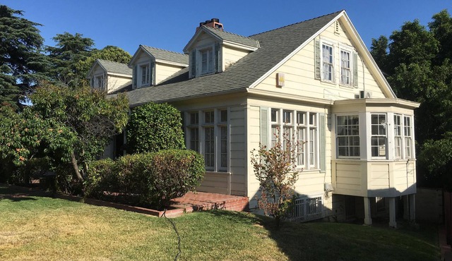 6 bdrm home in Beverly Hills part of Glendale, CA in Glendale