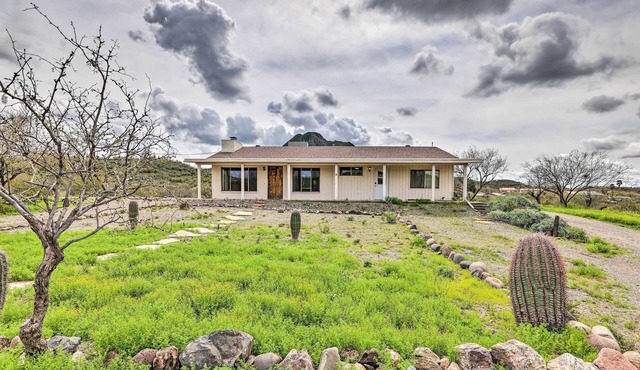 7 Acres, Pool Table: Mountain-View Home in Phoenix