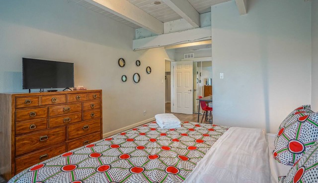#8 ocho vino · 2bd 1.5ba, King/Queen, 2 TV's - Walk to Old Town