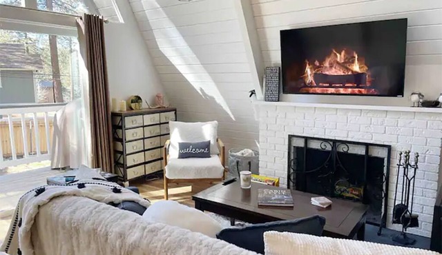 A-Frame, Fireplace, Views, Dog Friendly, EV in Wrightwood