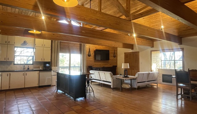 A unique & private country setting, close to everything in North Austin!