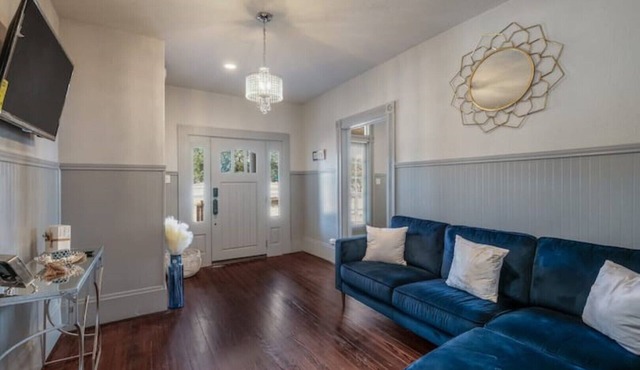 AAV Home Unit A-New!Adorable 2BR Near Fort Sam/Pearl/DT