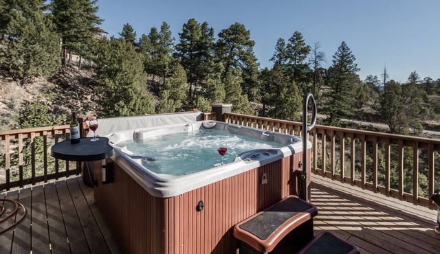 Abbey Lodge | Perfect for Large Groups, Hot Tub