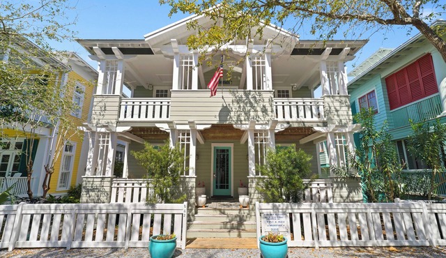Across from Pool, Amazing Porches & Tower in Seaside proper, + 2 Adult Bikes!