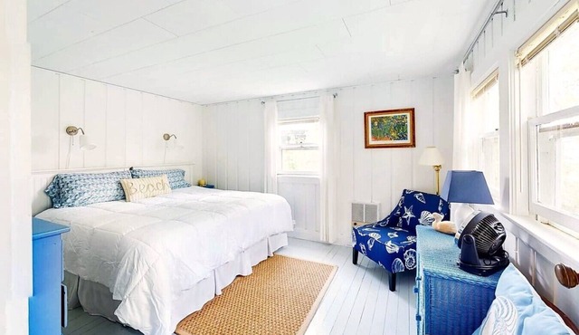 Across the road from Pemaquid Beach — wooded king-bed cabin
