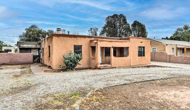 Adobe Albuquerque Home about 5 Mi to Old Town!