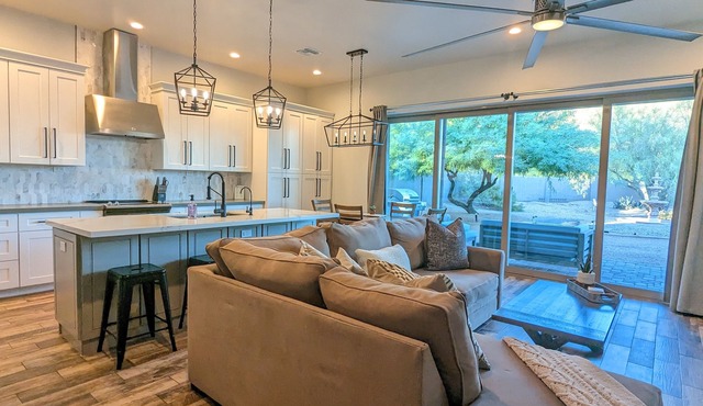 ADOBE - ABODE Modern luxury 1000sqft custom guest home with mountain views