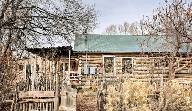Adobe Cottage on Organic Farm Stay near Taos, New Mexico