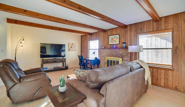 Adobe Home in Albuquerque w/Covered Patio