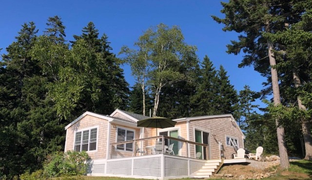 Adorable 2-bedroom cottage with wonderful views in South Thomaston