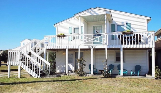 Adorable 5-bedroom cottage/duplex in quaint Topsail Beach! You get both units!