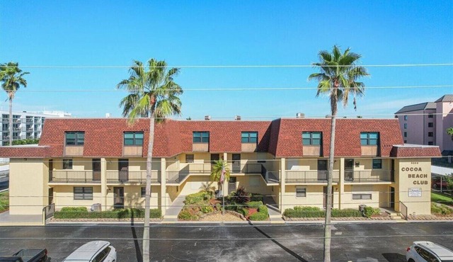 Affordable ONE BR Main Floor Condo RIGHT ON THE BEACH - KING Bed & Heated POOL!