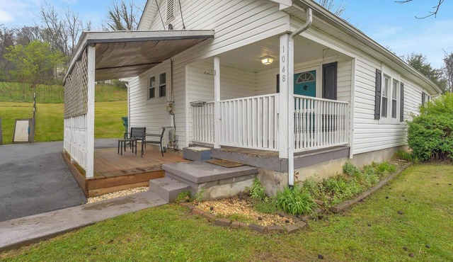 Affordable, Private, Single Level House Steps From Hard Rock Casino Pet Friendly