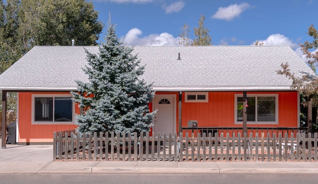 Affordable Rates! The Grand Canyon getaway is a block from Downtown with A/C.