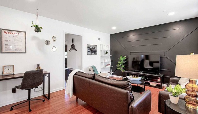 Air Capital Condo - King - Close to McConnell and Derby
