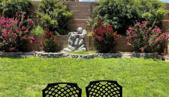Amazing 4-bedroom: AC, WiFi, 2 car garage with river view in NW Albuquerque