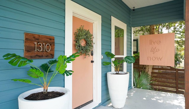 Amazing Fully Fenced Home Only 5 Mins From Downtown