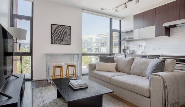 Amazing Shaw Studio w/Gym & Doorman, nr Restaurants, by Blueground