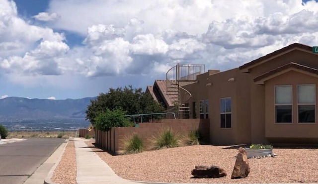 AMAZING VIEWS! Large 4-BR home with hot tub and rooftop deck overlooking ABQ