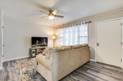 Andover Bungalow - Sleeps 6
