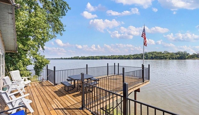 Arkansas River House at the Foot Hills of Petit Jean Mt.