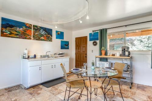 Artsy Studio w/Patio: 25 Mi to Santa Fe