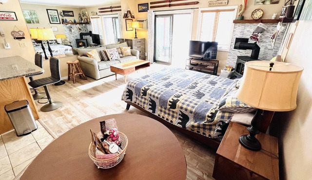 ATTITASH STUDIO🌟MOUNTAIN VIEW🌟STORYLAND🌟 POOLS🌟 NEWLY REMODELED in Bartlett