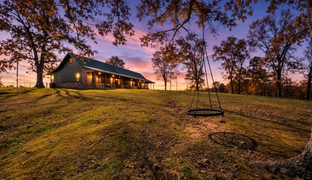 ATV Trails + Hot Tub + Dog Friendly Cabin + Blackjack and Texas Hold’em Table