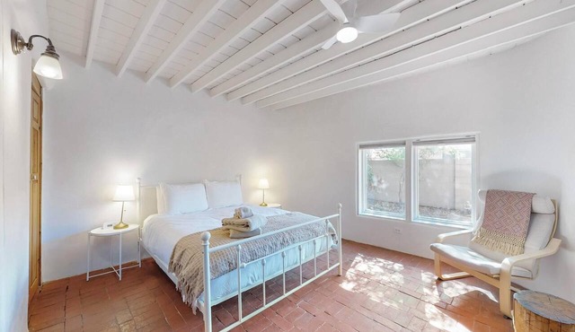 Authentic adobe casita minutes from Old Town