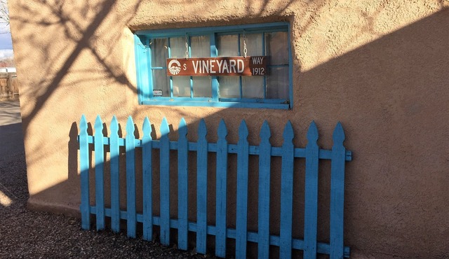 Authentic New Mexico Adobe Casita in wine country/hot air balloon mecca