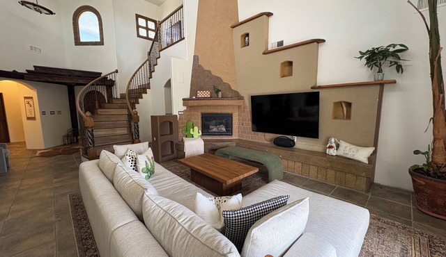 Authentic Southwest Experiance in Specious Custome Home for Ballon Fiesta.