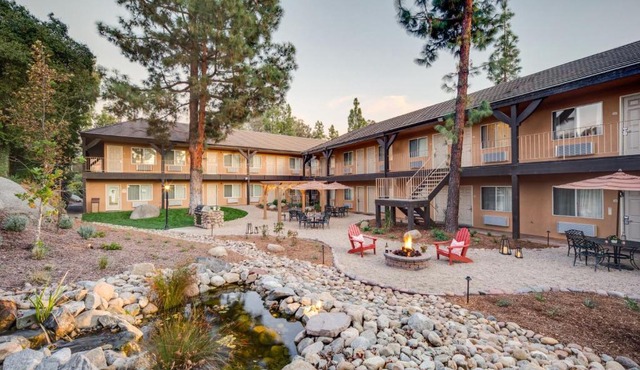 Ayres Lodge Alpine