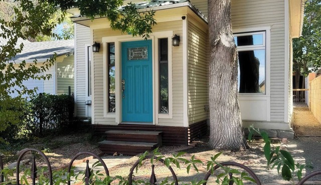 "Azteca Amor" A Victorian Gem in the Southwest