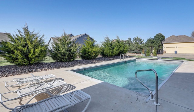 Balcony & Patio: Spacious Home in Bel Aire!