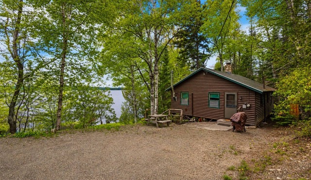 Balsam Breeze - cozy cottage on Mooselookmegunic!