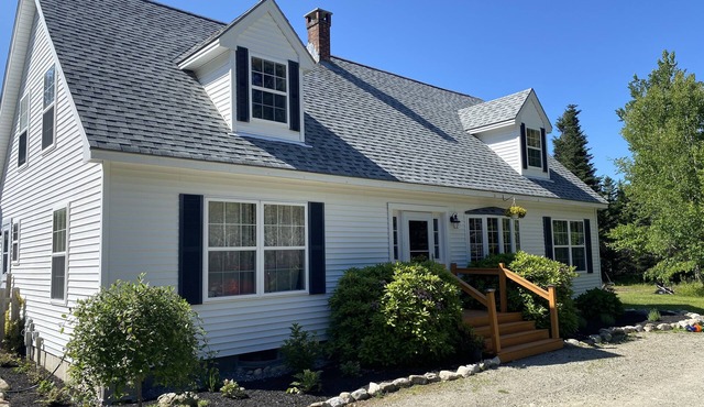 Bar Harbor 5 bedroom 3 bath with hot tub and large backyard