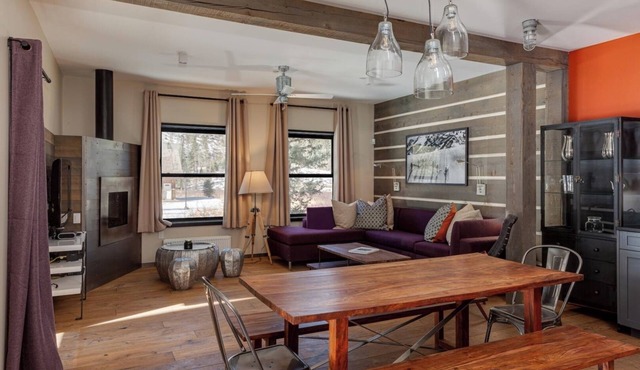 Bavarian Chalet 2 - Bavarian-inspired chalet with stylish decor and easy ski acc